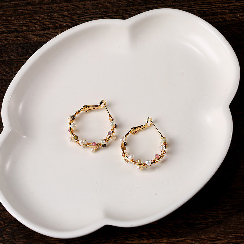 Boucles d'oreilles à petits cercles enroulés de perles