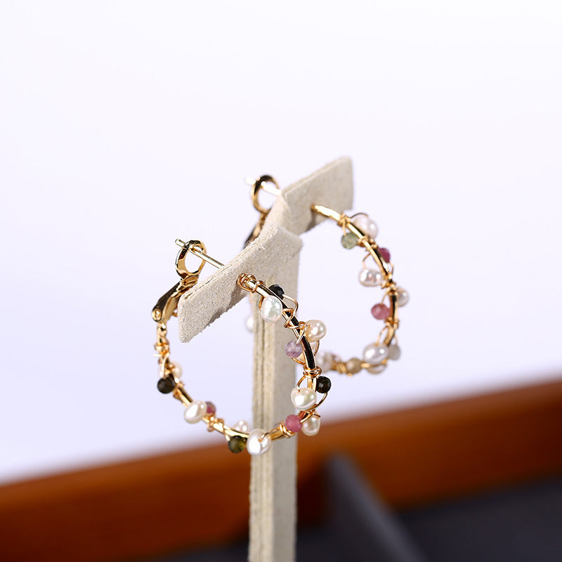 Boucles d'oreilles à petits cercles enroulés de perles