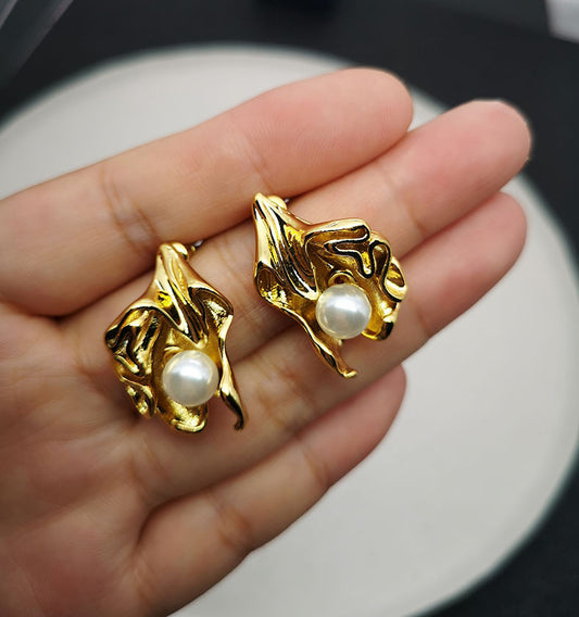 Brass Plating 18K Gold Folds Pearl Flower Earrings Temperament
