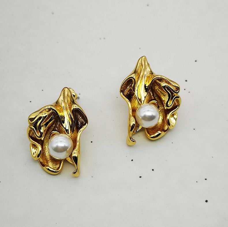 Messing Überzug 18K Gold Falten Perle Blume Ohrringe Temperament