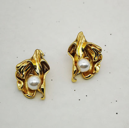 Messing Überzug 18K Gold Falten Perle Blume Ohrringe Temperament