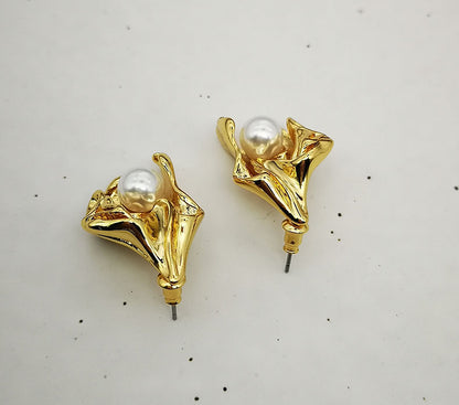 Messing Überzug 18K Gold Falten Perle Blume Ohrringe Temperament